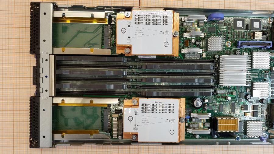 107-055-001 Сервер Blade-System IBM HS22 68Y8186 MT: 7870 #7