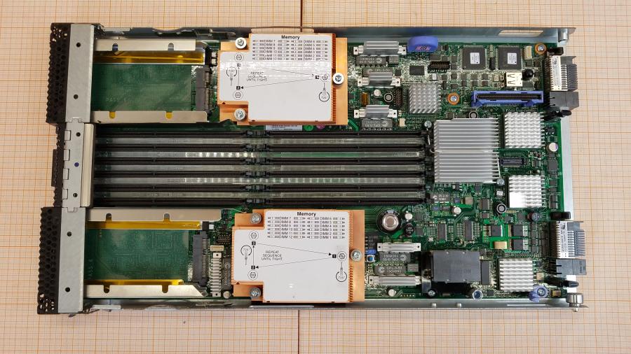 107-054-003 Сервер Blade-System IBM HS22 49Y5118 MT: 7870 #7