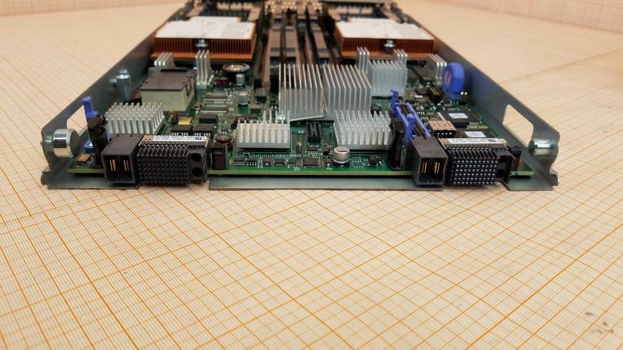 107-054-004 Сервер Blade-System IBM HS22 49Y5118 MT: 7870 #7