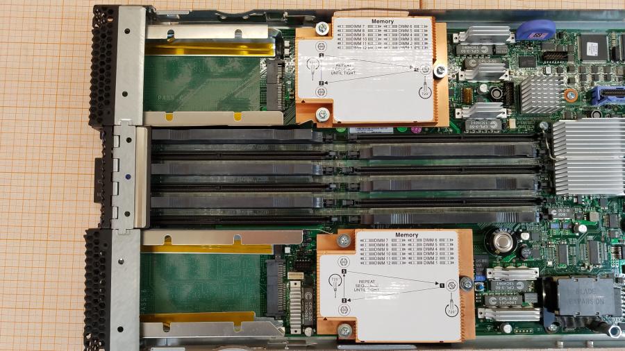 107-054-005 Сервер Blade-System IBM HS22 49Y5118 MT: 7870 #9
