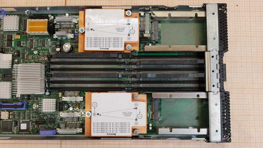 107-054-008 Сервер Blade-System IBM HS22 49Y5118 MT: 7870 #9