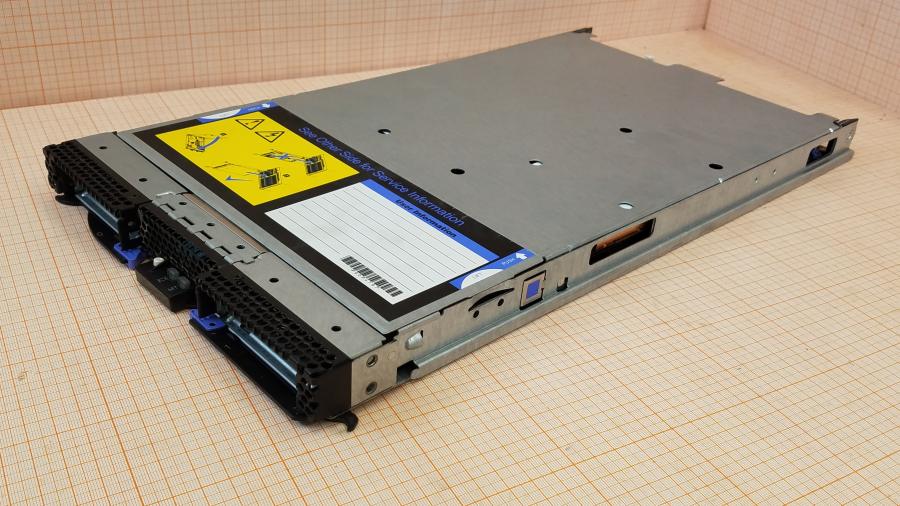 107-011-025 Сервер Blade-System IBM HS22 68Y8000 MT-8677 #1