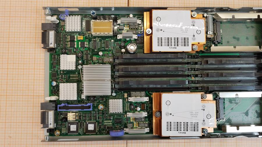 107-011-025 Сервер Blade-System IBM HS22 68Y8000 MT-8677 #8