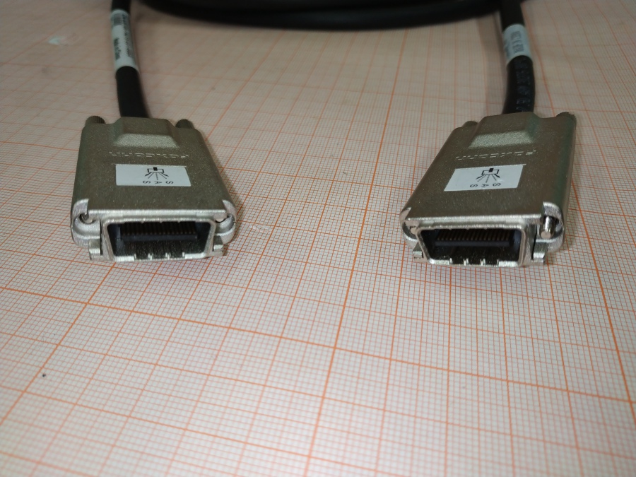 123-002-004 Кабель SFF DELL PowerVault Mini SAS Cable 2m 0J9189 #2