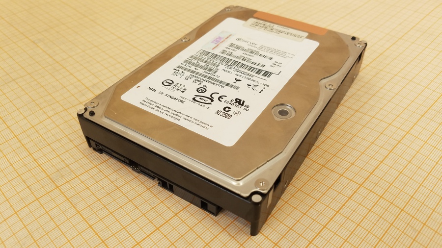 165-094-001 HDD 3.5" SAS IBM 43X0805 #1