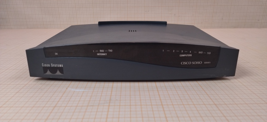 043-011-003 Маршрутизатор CISCO SOHO 91 #1