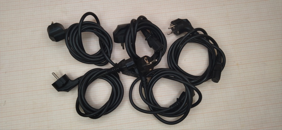 189-013-001 Кабель питания CEE7/7  CEE7/7 - IEC-C13 #1