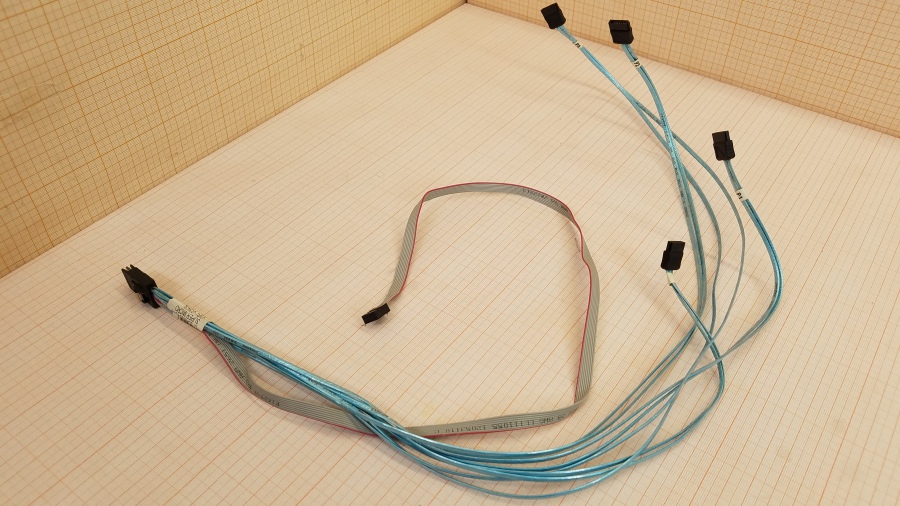 189-126-001 Кабель SFF SuperMicro CBL-0343L #1