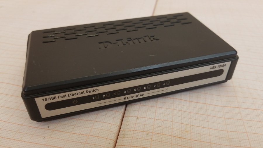 111-060-001 Коммутатор неуправляемый D-LINK DES-1008A/B1 #1