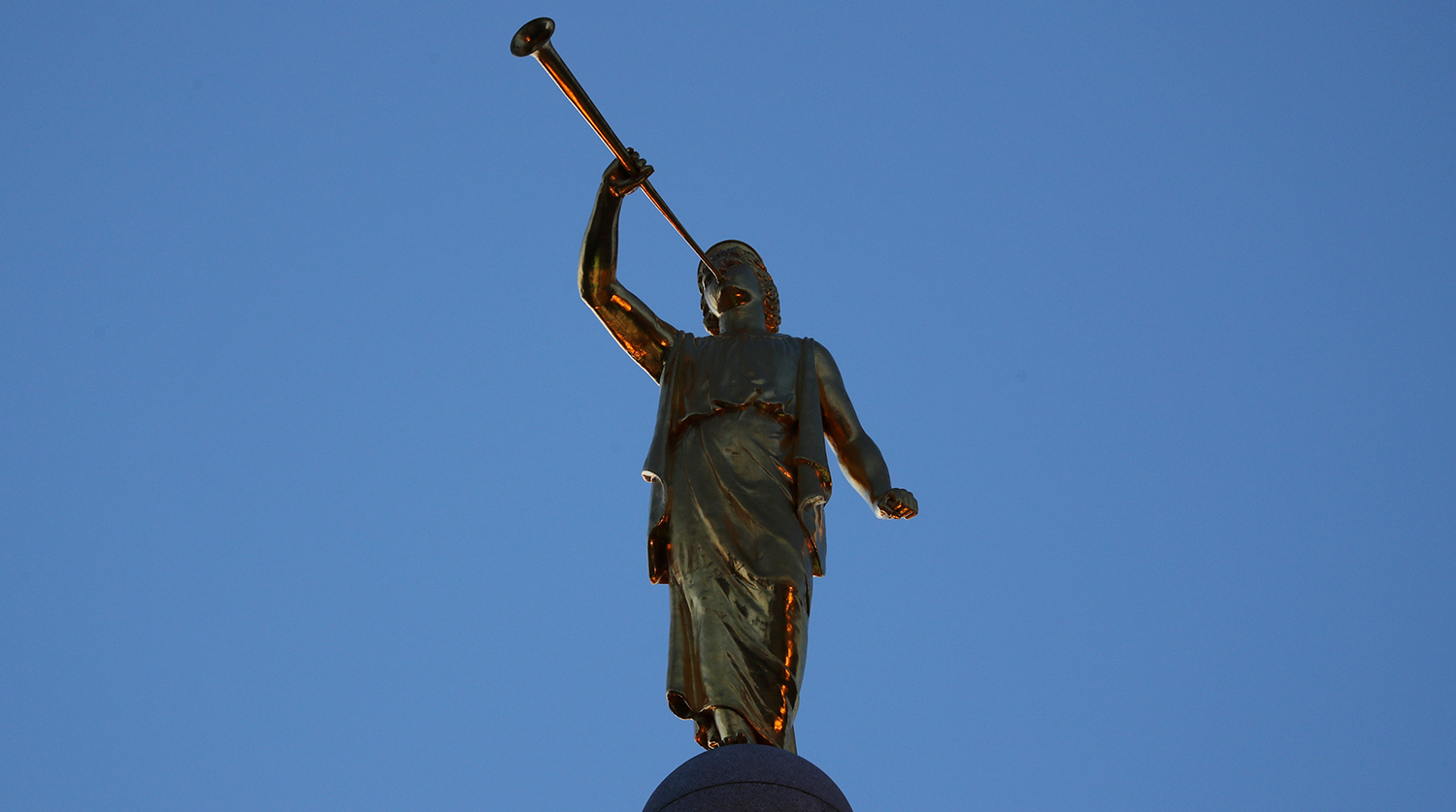 Статуя над основным храмом мормонов в Солт-Лейк-Сити