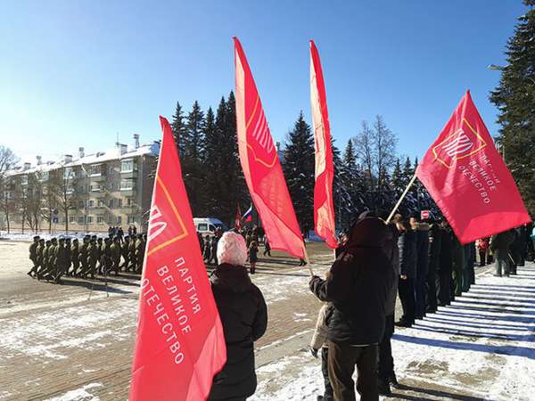 В Обнинске активисты РО ПВО возложили цветы к Вечному огню