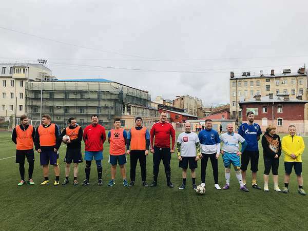 Патриоты Великого Отечества играют в футбол при любой погоде Патриоты Великого Отечества играют в футбол при любой погоде