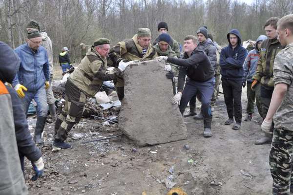 Участники движения ПВО привели в порядок места сражений ВОВ