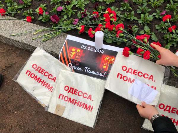 В Петербурге почтили память жертв трагедии в Одессе В Петербурге почтили память жертв трагедии в Одессе