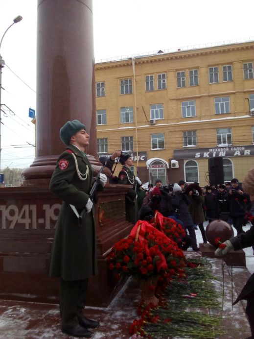 Новосибирское ПВО на возложении цветов в честь трудового подвига ленинградцев