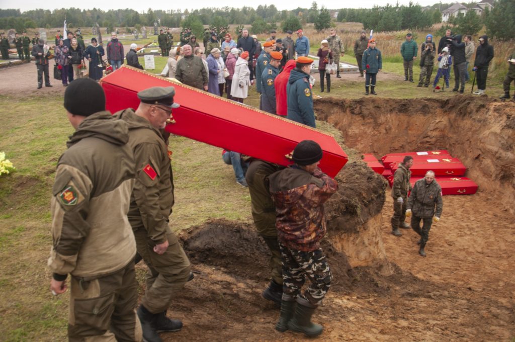 Поисковый отряд ПВО принял участие в захоронении бойцов на Невском пятачке