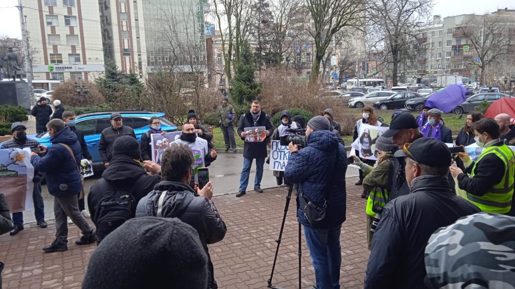 В Ростове-на-Дону прошла акция против миссии ОБСЕ, которая разместилась в одной из гостиниц города