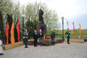 Серпуховское отделение ПВО приняло участие в возложении цветов к памятнику Воину-Освободителю на Соборной Горе