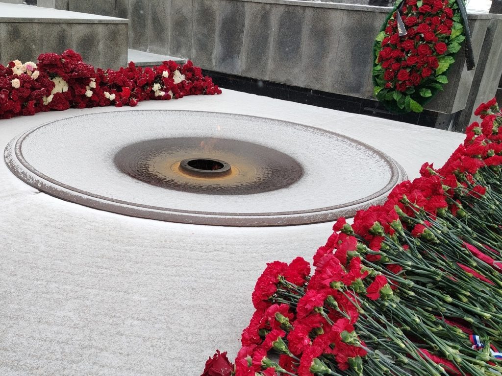 С Днем Защитника Отечества !