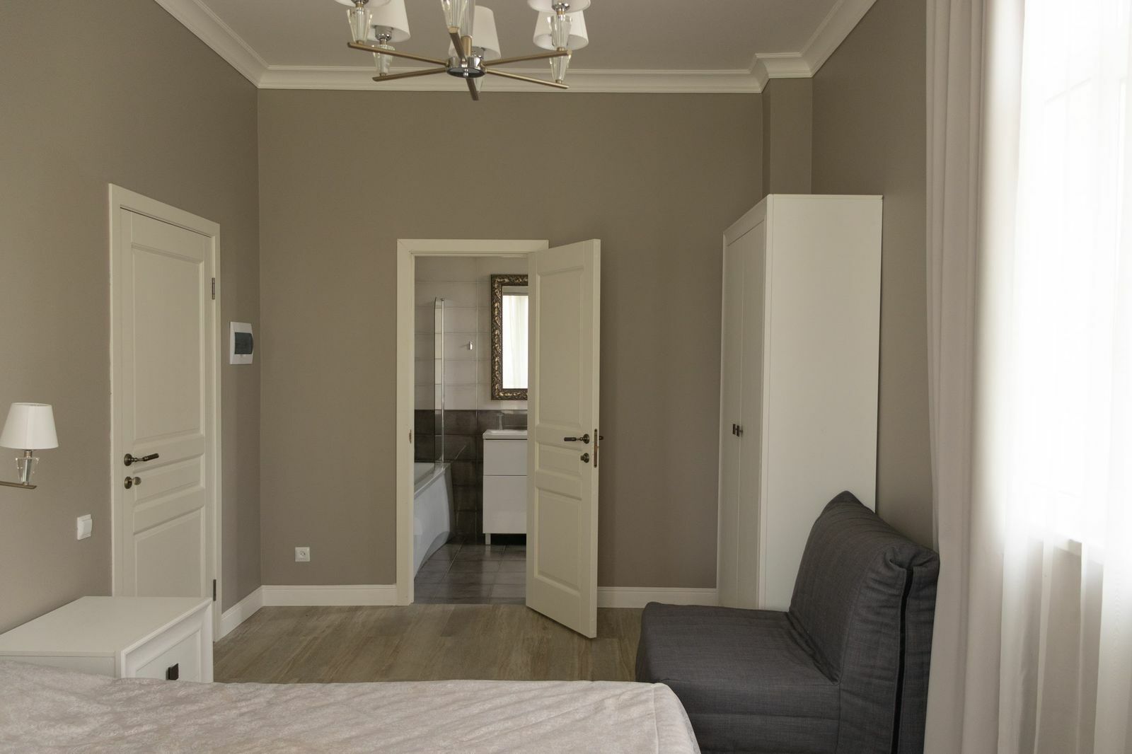 Номер Люкс с кроватью King-Size (с балконом)