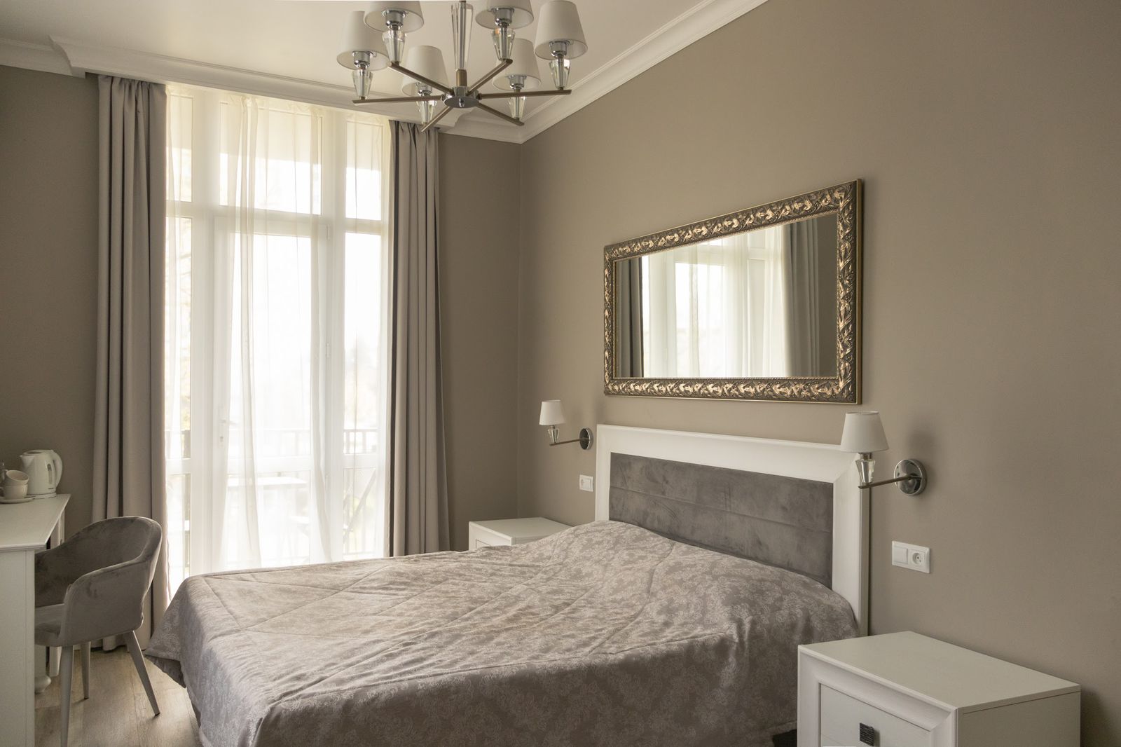 Номер Люкс с кроватью King-Size (с балконом)