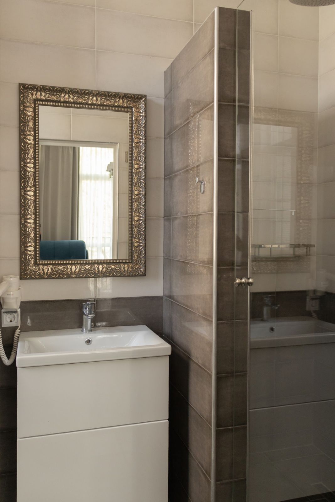 Номер Делюкс с кроватью King-Size и диваном (с французским балконом)