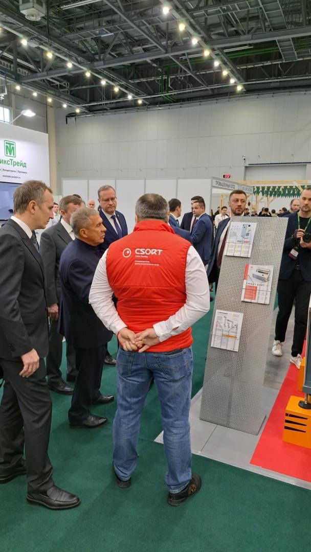Глава Татарстана побывал на стенде «СиСорт» на выставке в Казани