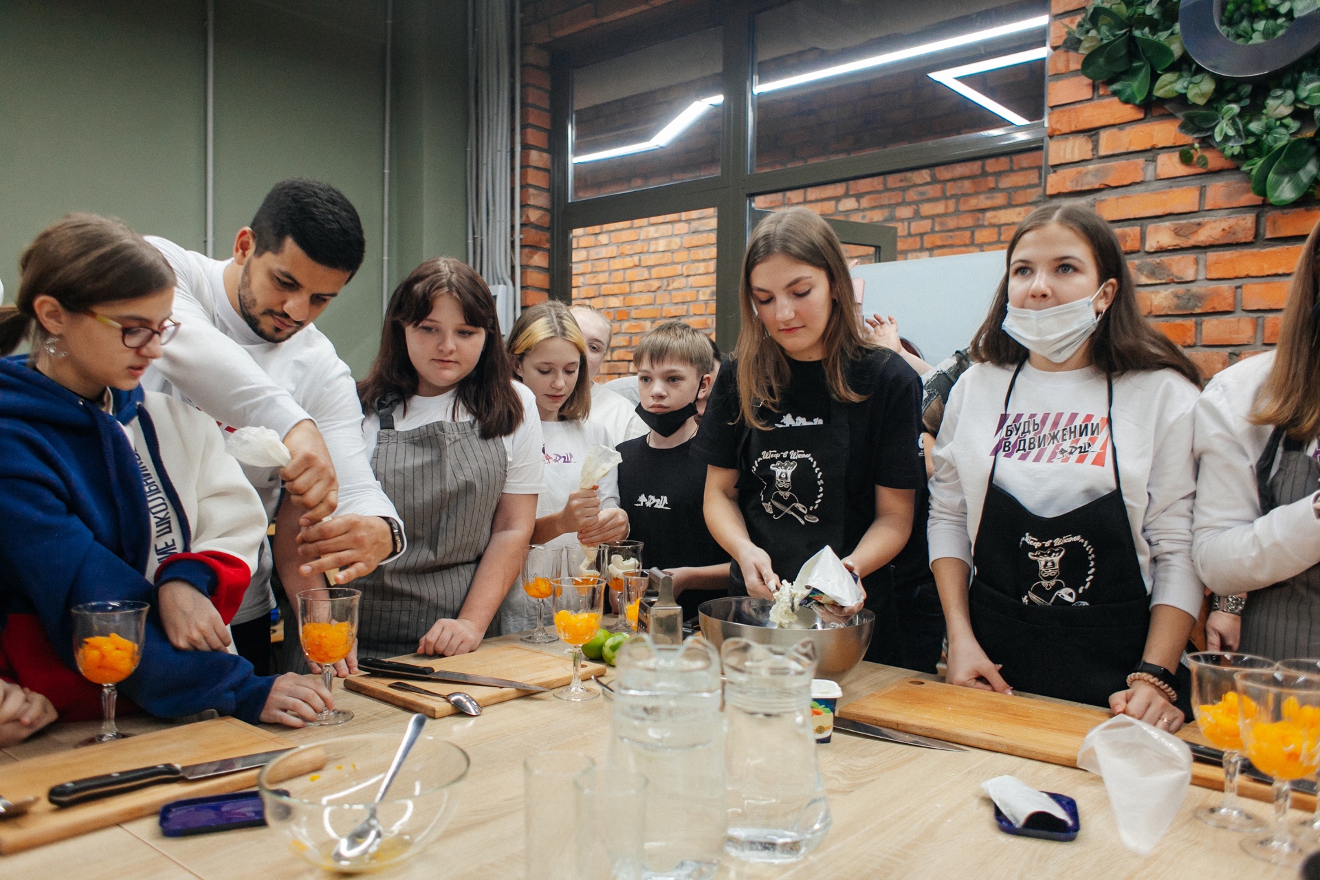 Активисты Российского движения школьников приняли участие в акции, посвящённой Всероссийскому дню повара
