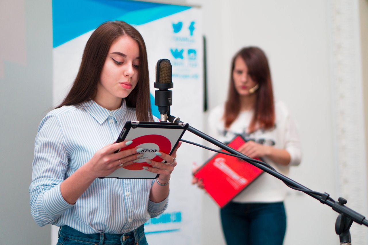 Школьников Красноярского края приглашают принять участие в чемпионате по чтению вслух «Страница 22» среди старшеклассников.