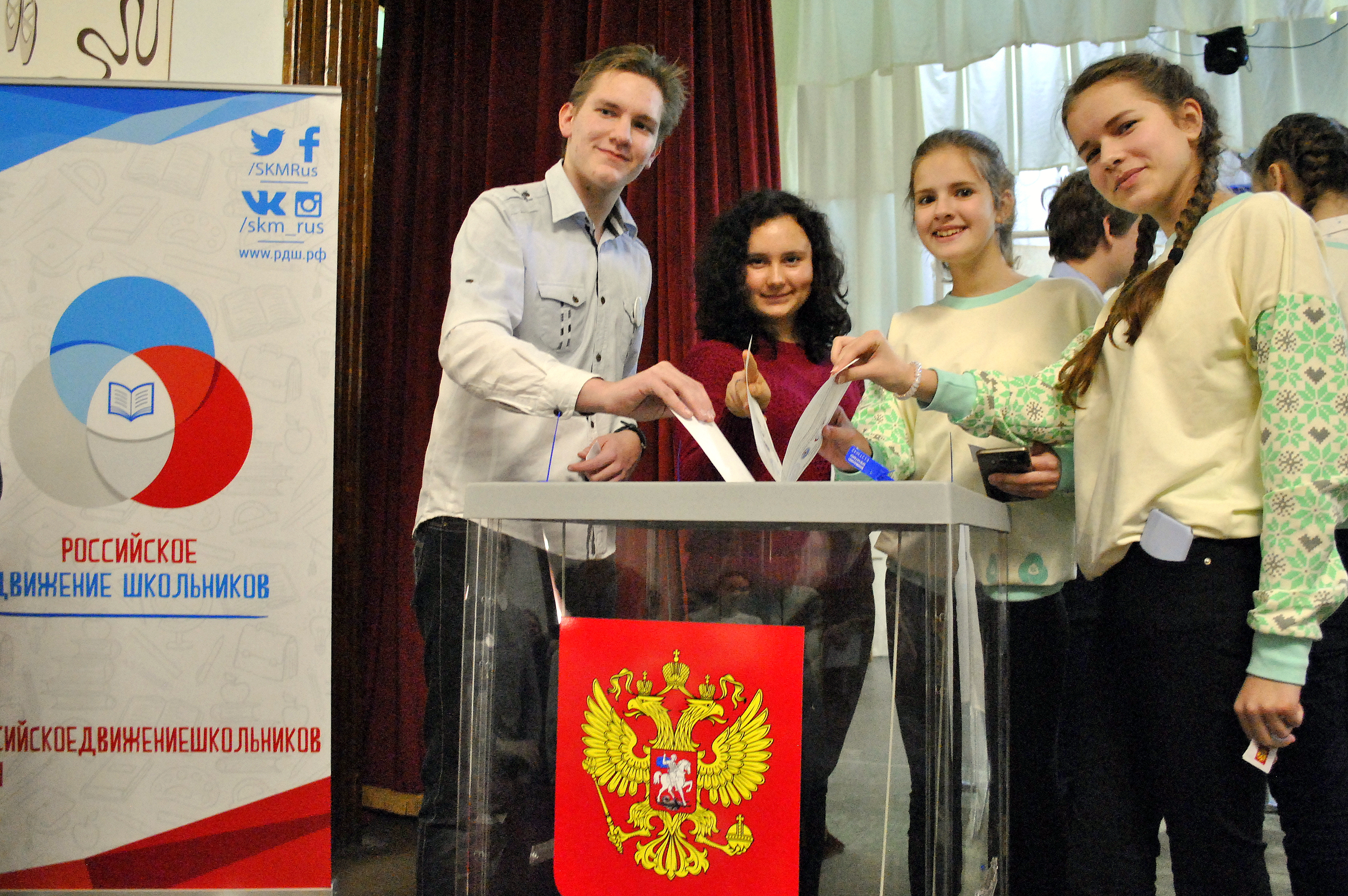 Школьники Севастополя научились проводить выборы