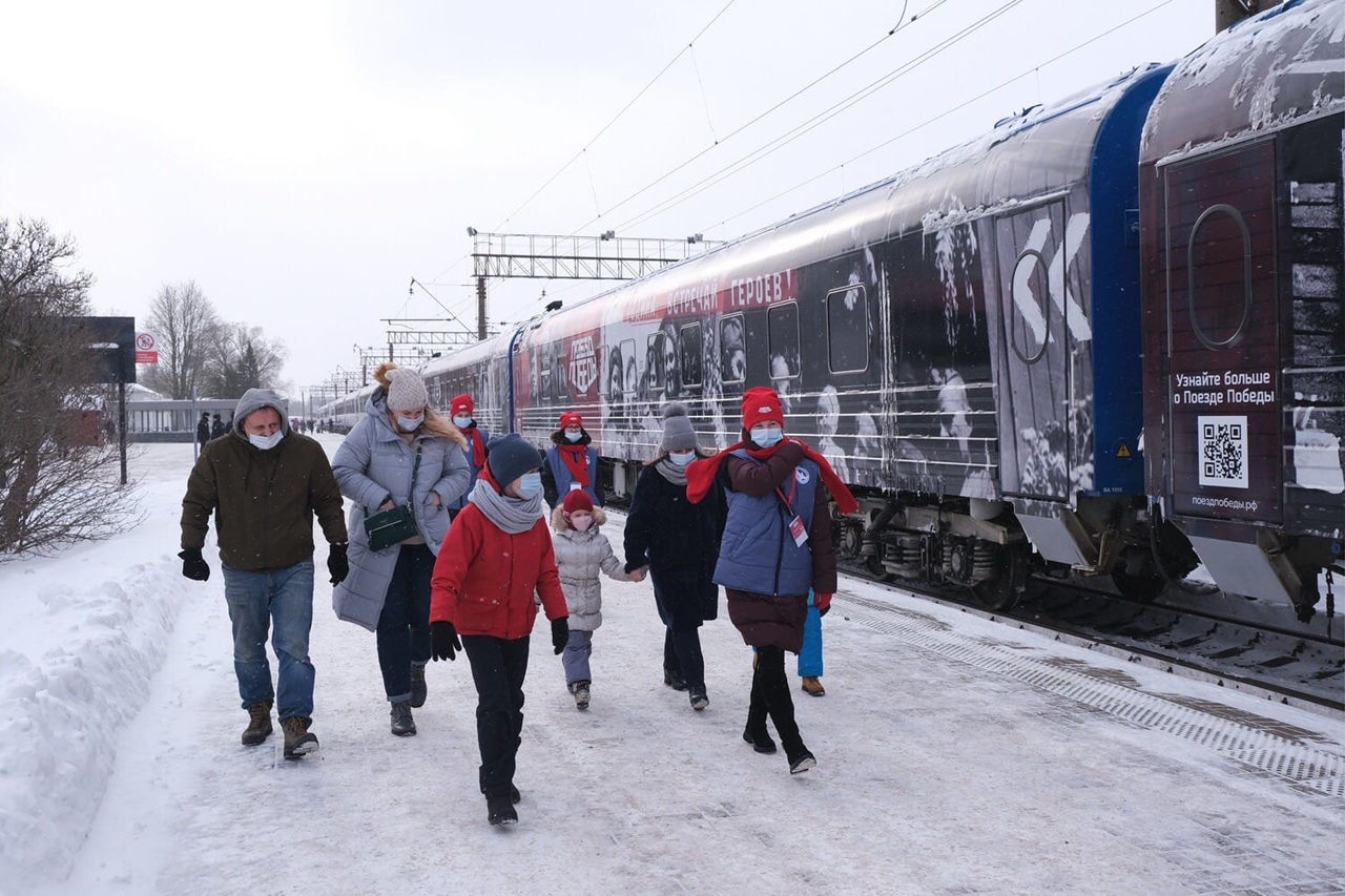 Активисты РДШ Новгородской области стали гидами на иммерсивной выставке «Поезд Победы».