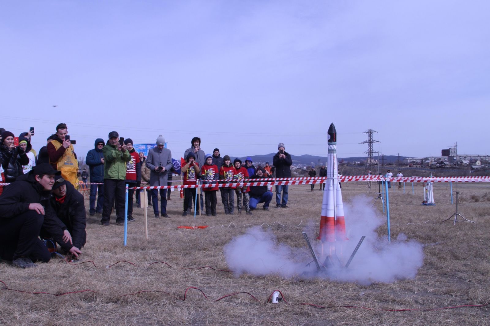 В Бурятии Активисты РДШ запустили в небо макеты ракет