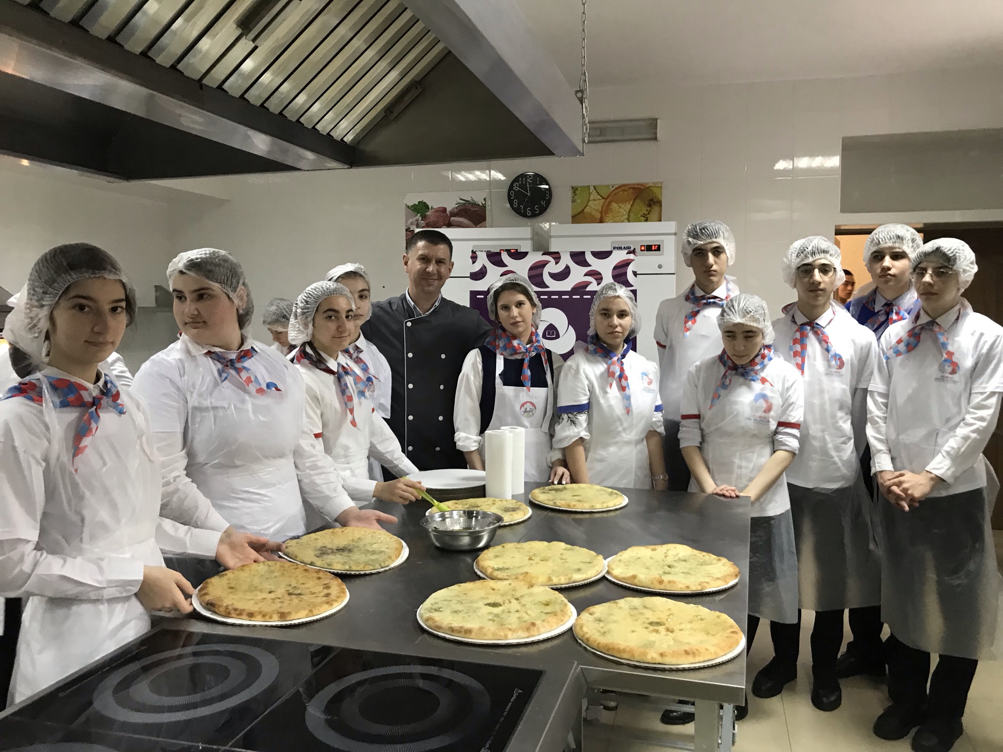 Регионального отделения РДШ РСО – Алания в рамках Всероссийского проекта РДШ «Шеф в школе» прошёл  в мастер-классе по изготовлению осетинских пирогов