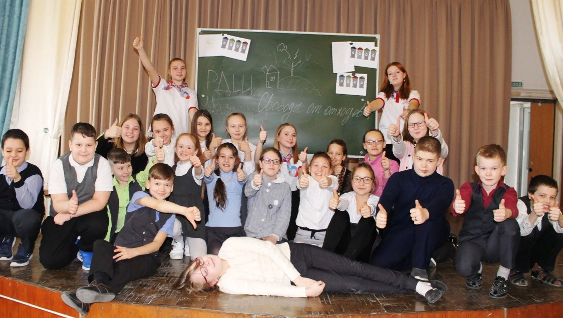 Активисты РДШ Свердловской области рассказали младшеклассникам о сортировке мусора