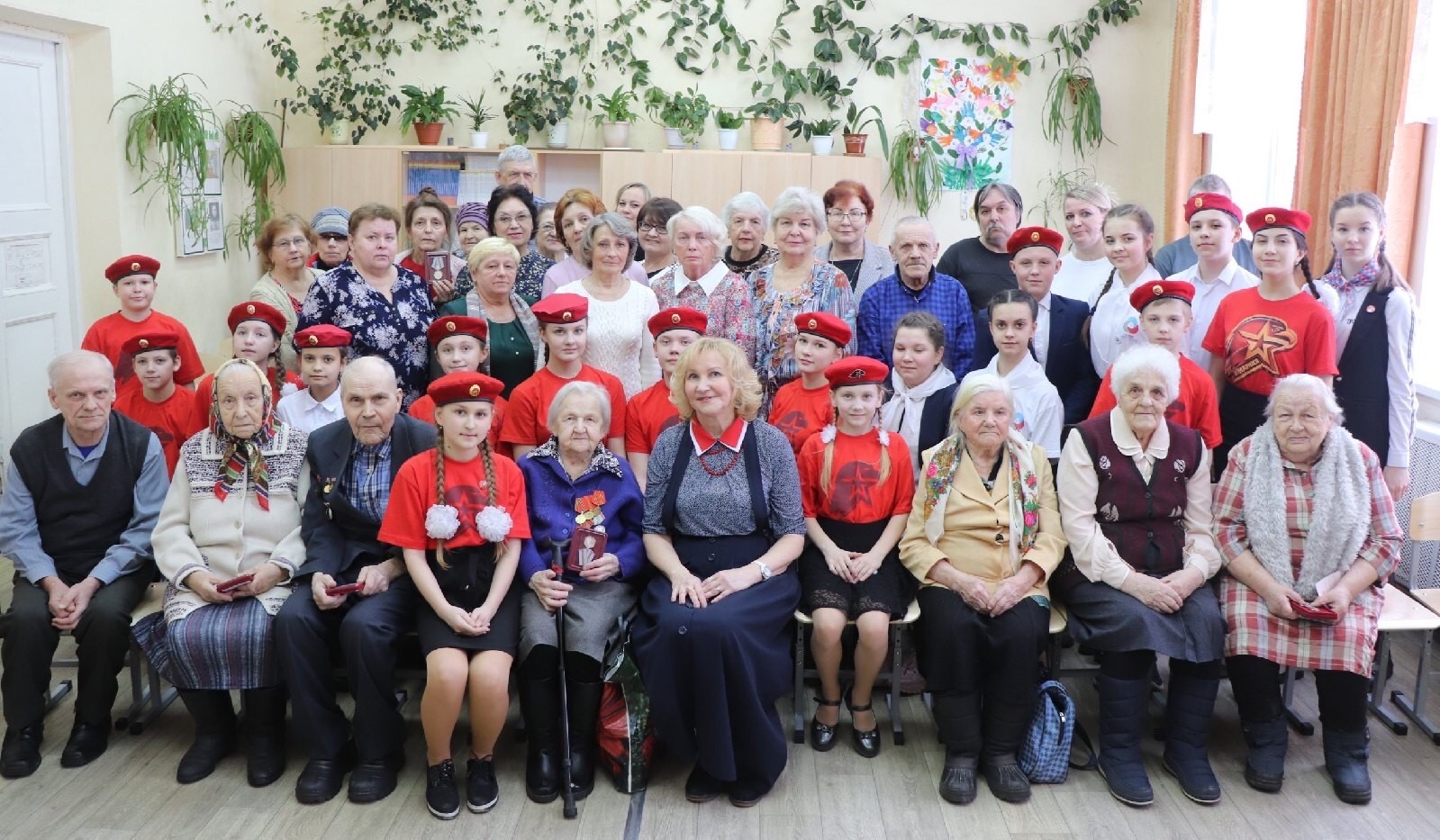 В городе Соколе вручили медали ветеранам Великой Отечественной войны