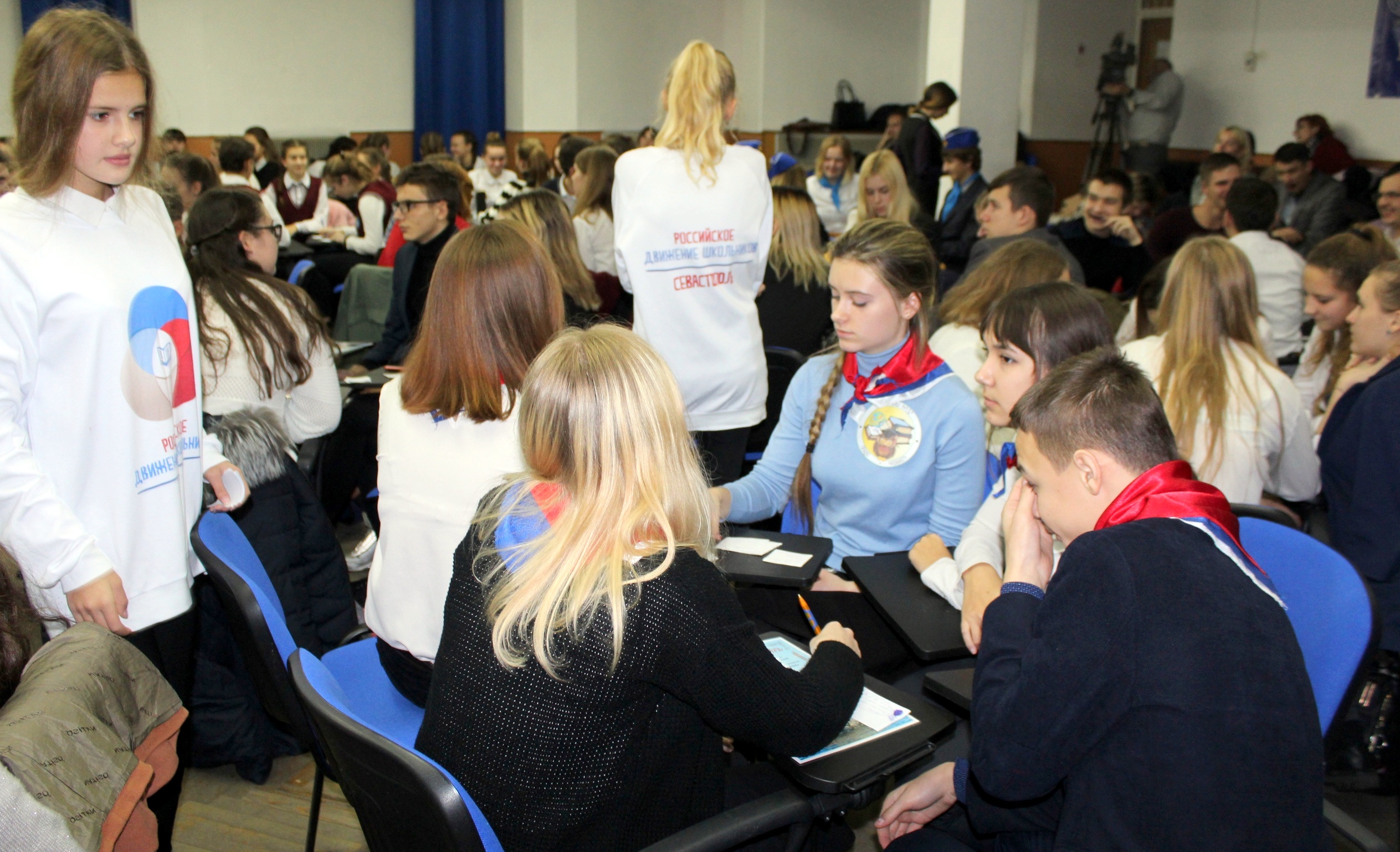 Для школьников Севастополя провели интеллектуальную игру «Конституция РФ от А до Я»