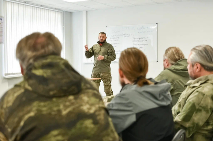 Священнослужители проходят подготовку к отправке в зону СВО в пункте отбора в Балашихе