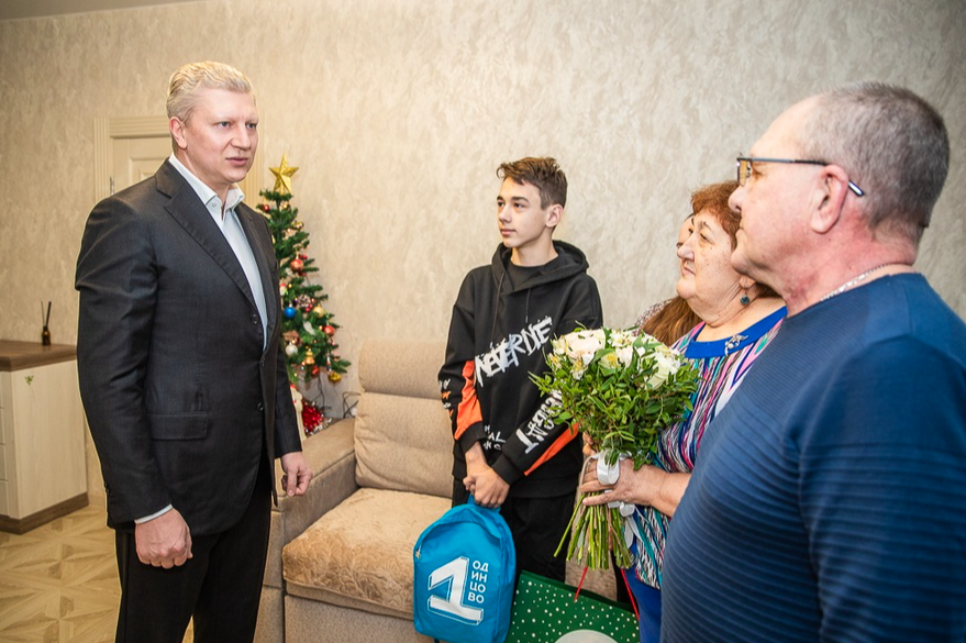 Андрей Иванов побывал в звенигородской семье участника СВО накануне Нового года