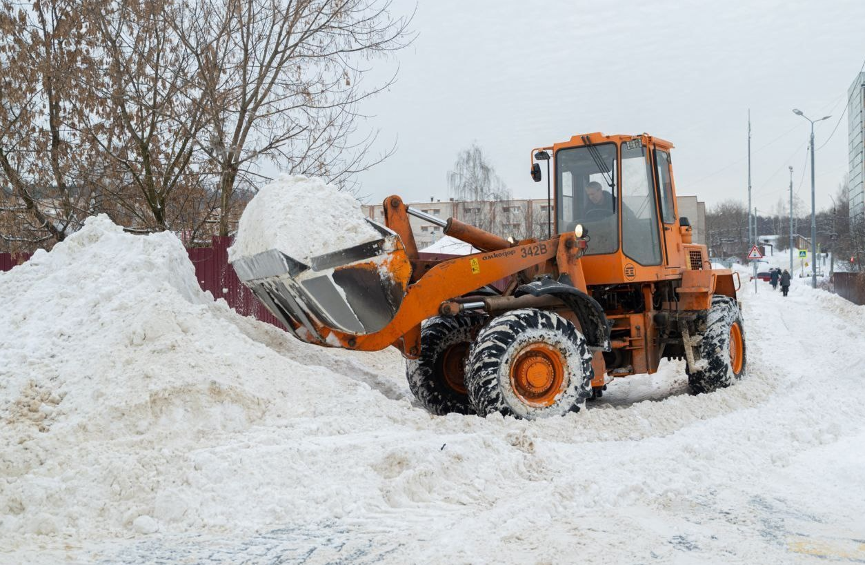 Уборка снега удаленно: новый мини-бульдозер от уральских разработчиков