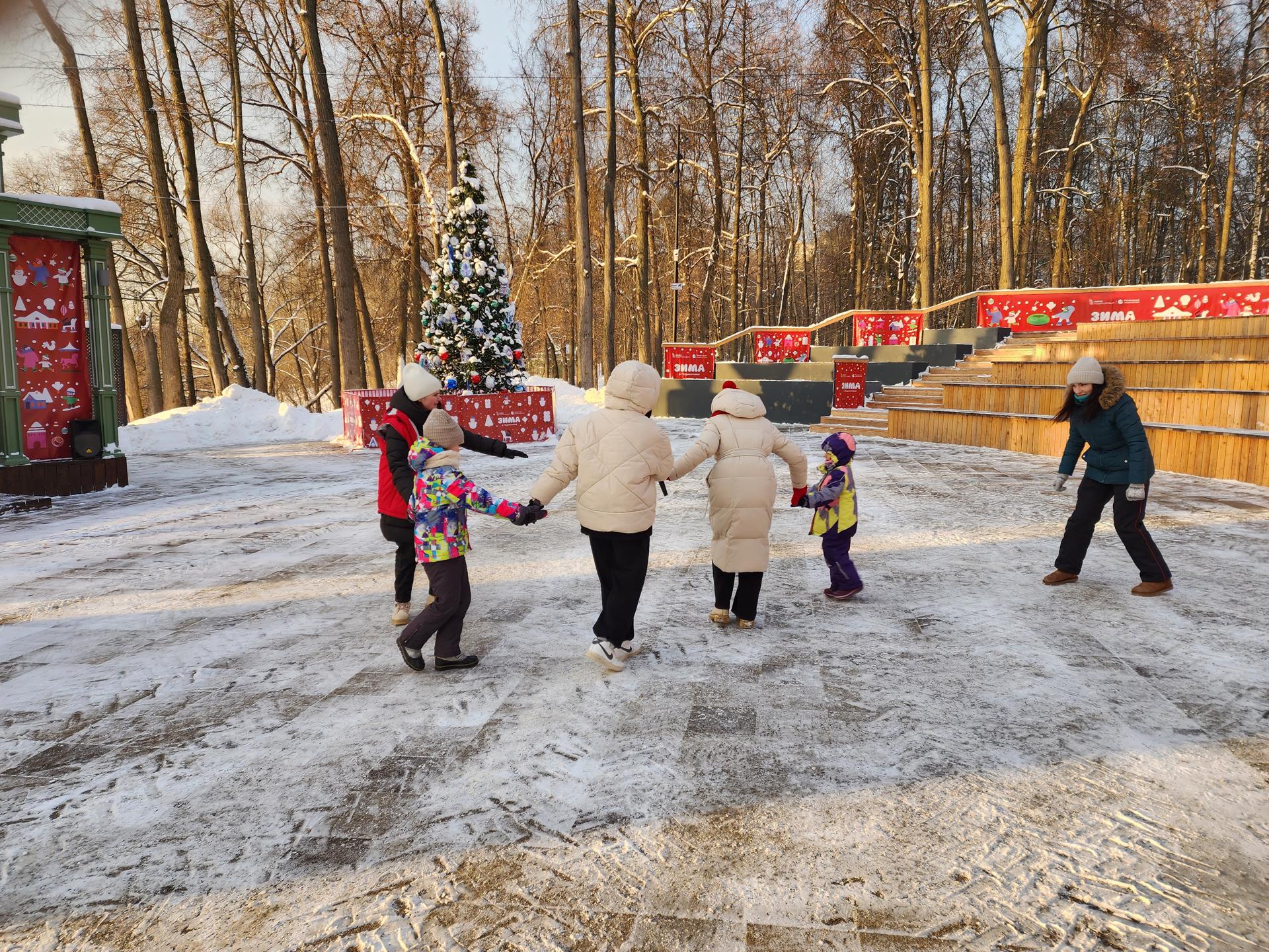 Праздничную новогоднюю программу для детей провели в Раменском городском парке