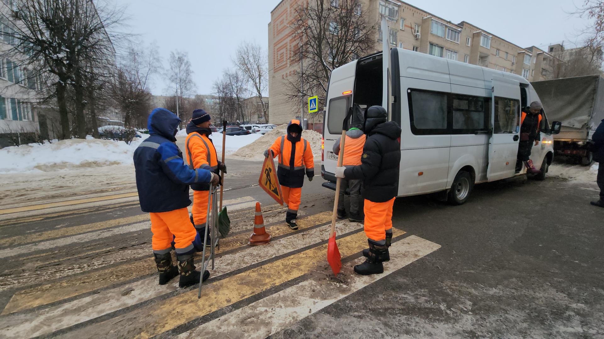 Более 1500 кубометров снега вывозят ежедневно с городских улиц  коммунальщики Серпухова | REGIONS.RU / Серпухов