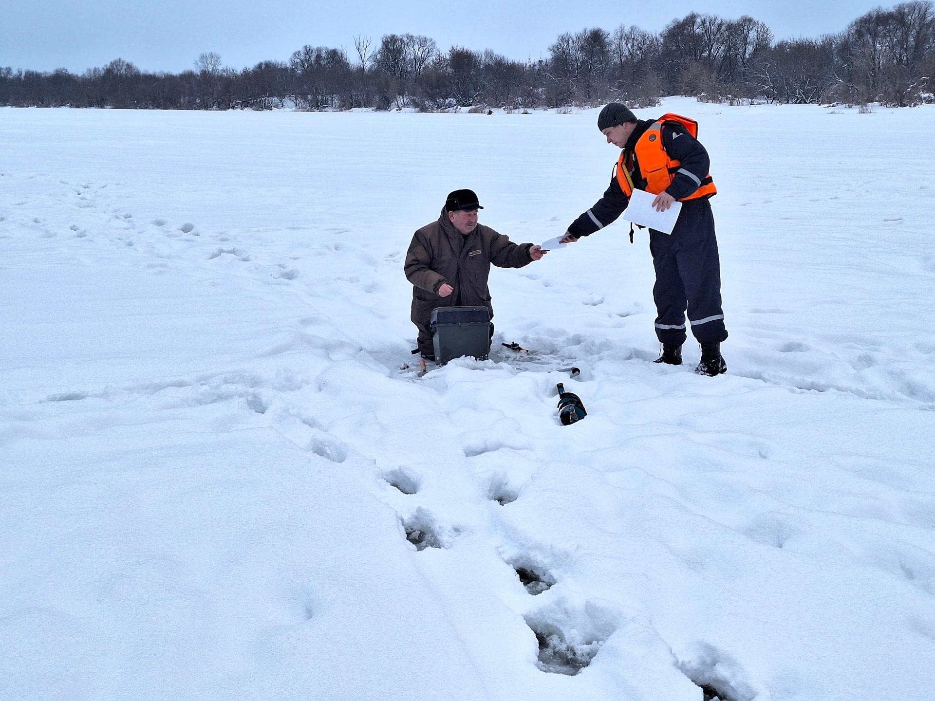 Любители зимней рыбалки продолжают игнорировать предупреждения коломенских спасателей