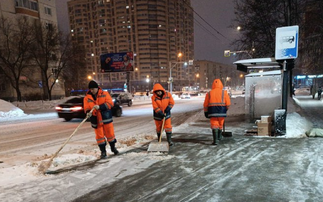 В Долгопрудном дороги убирают даже в оттепель