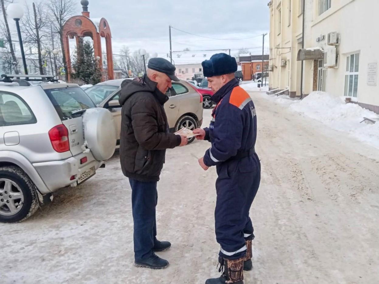 Как любителям подледоной рыбалки не провалиться в воду, рассказали  спасатели Можайска | REGIONS.RU / Можайск