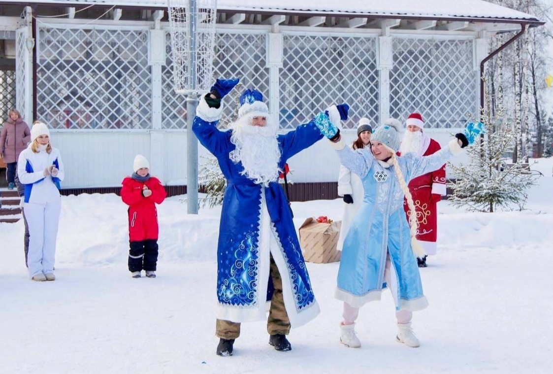 «Хрустальный посох»: В Михневском парке определились победители битвы Дедов Морозов и Снегурочек