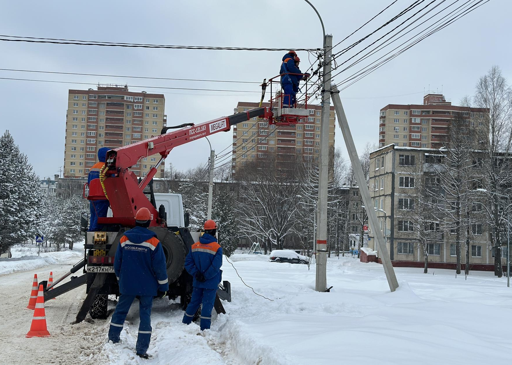 За год в Подмосковье к электросетям подключили более 14 тысяч потребителей