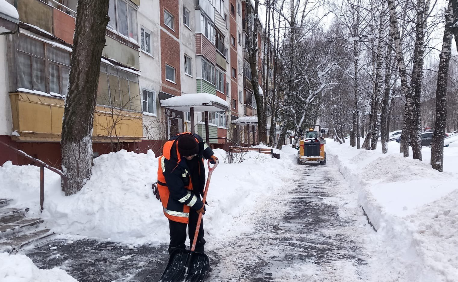 Сегодня в Наро-Фоминском округе проходят работы по уборке территории от снега