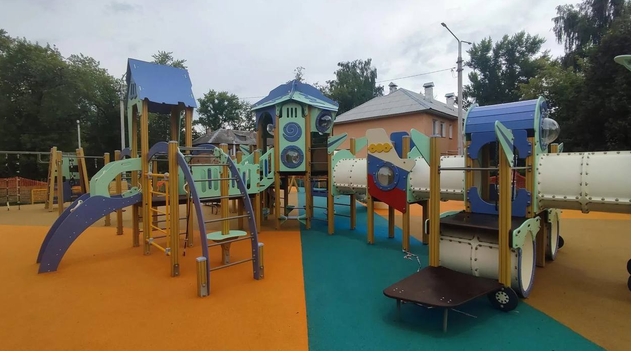 Три детские площадки установили в Кашире по губернаторской программе в 2023 году