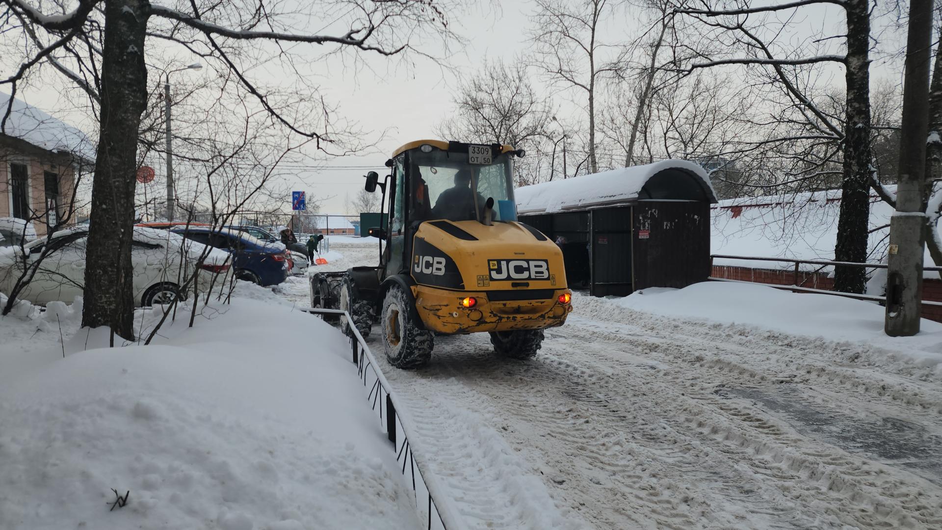 Коммунальные службы Мытищ продолжают бороться с последствиями мощного  снегопада | REGIONS.RU / Мытищи