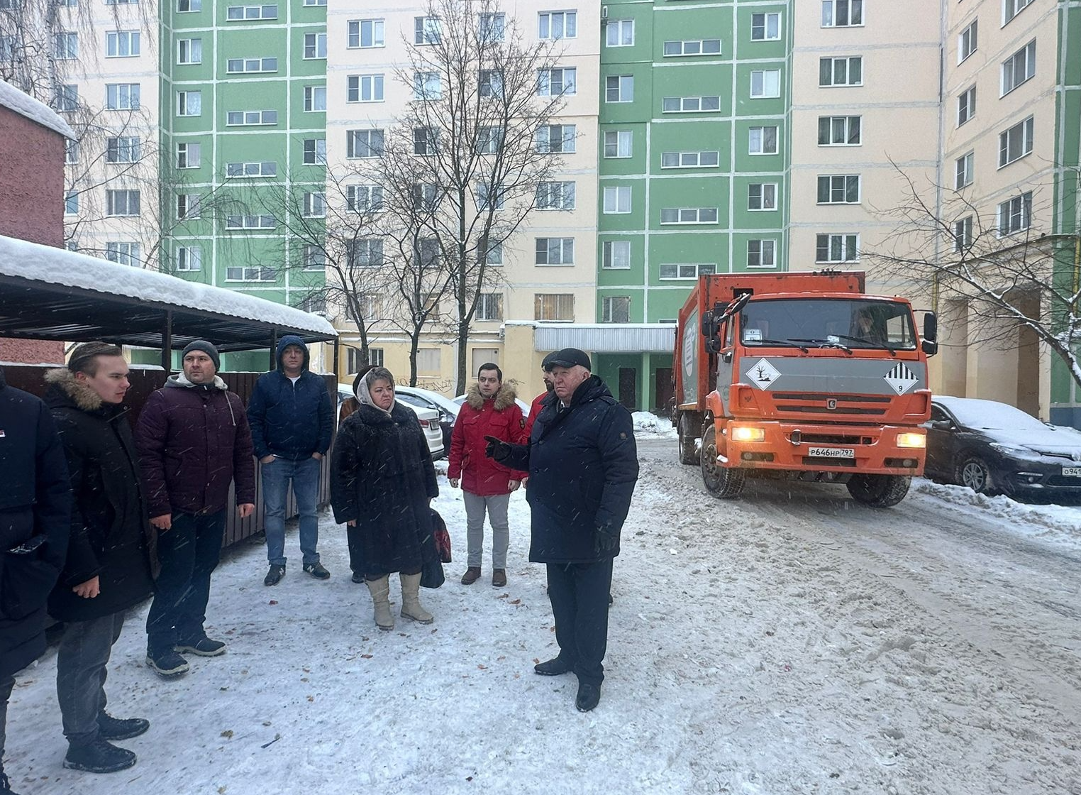 Благоустройство контейнерной площадки и дворовой территории. Главные вопросы  жителей микрорайона Мальково к властям | REGIONS.RU / Наро-Фоминск